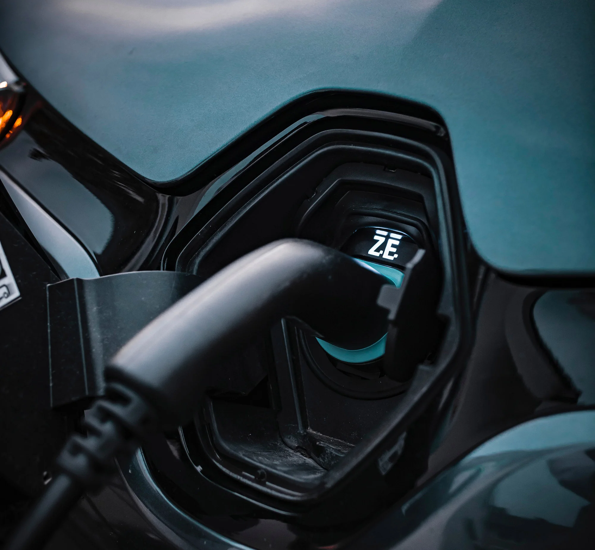 Foto aangesloten laadkabel